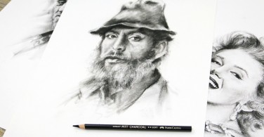 Gambar portret Wajah dengan Charcoal Pencil Pitt